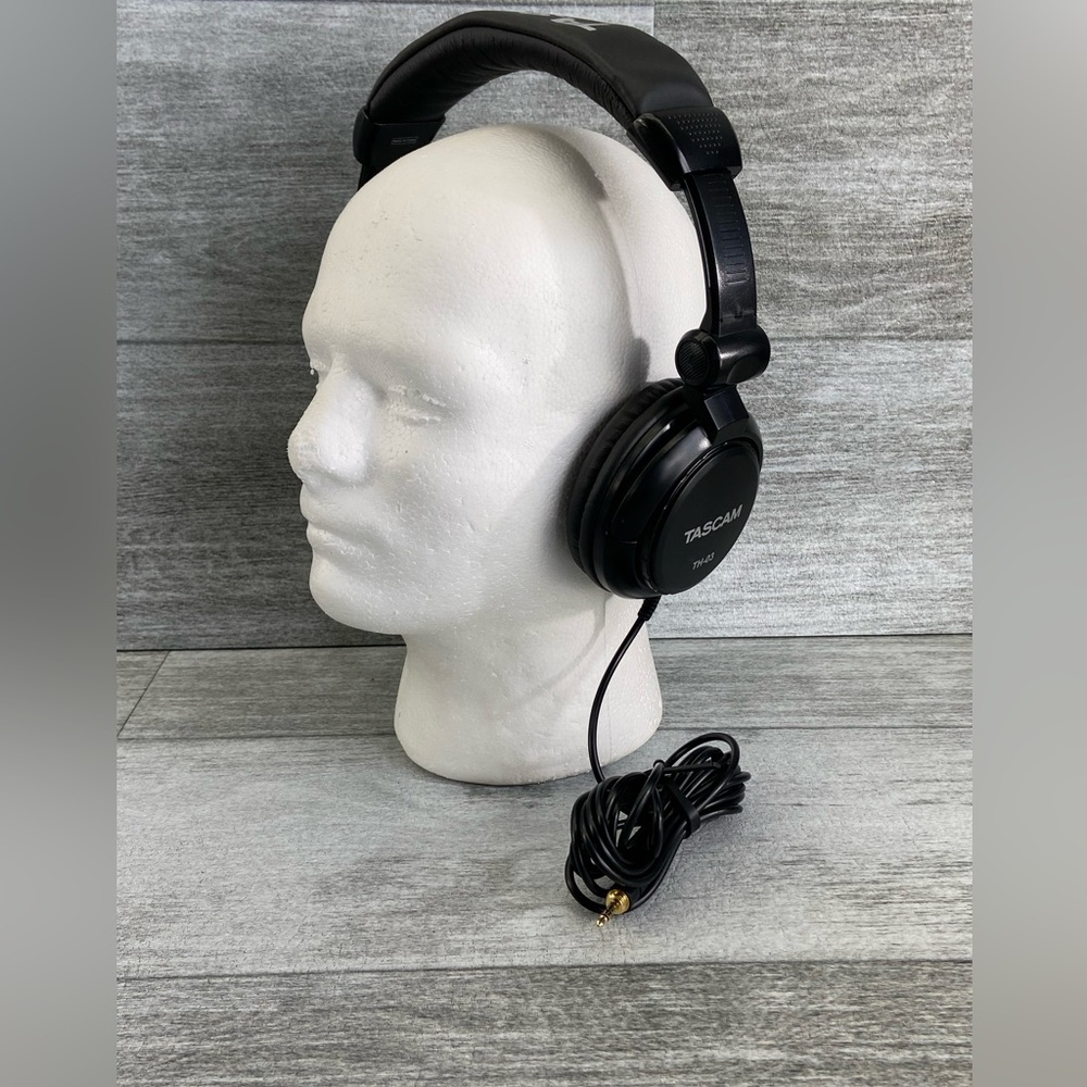 Tascam TH-03 Studio/DJ Headphones Ear Cup Over Ear Preowned